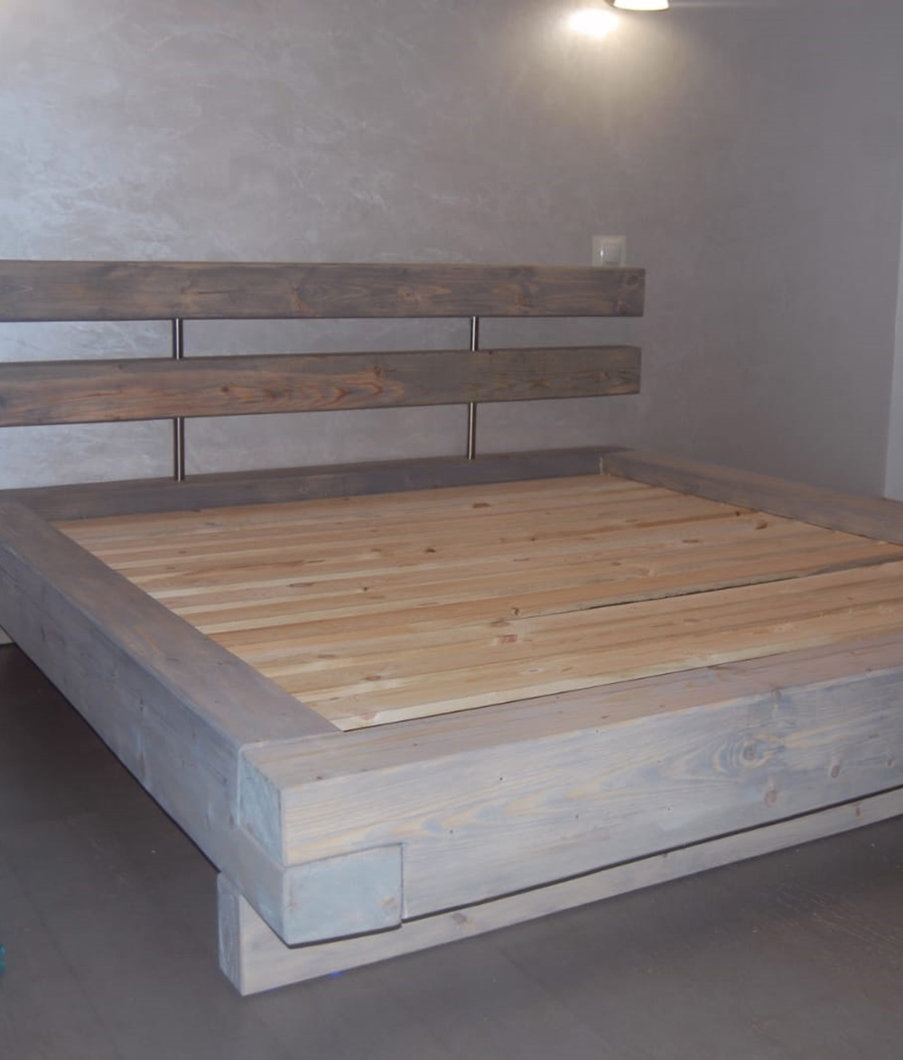 Кровать из бревна